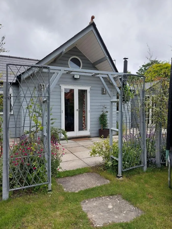 Private Garden Lodge In Christchurch, Dorset For 4 - Dogs Welcome! Holdenhurst Apartment