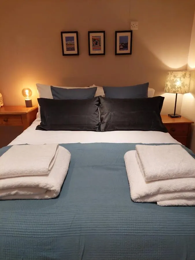 公寓 Private Garden Lodge In Christchurch, Dorset For 4 - Dogs Welcome! Holdenhurst