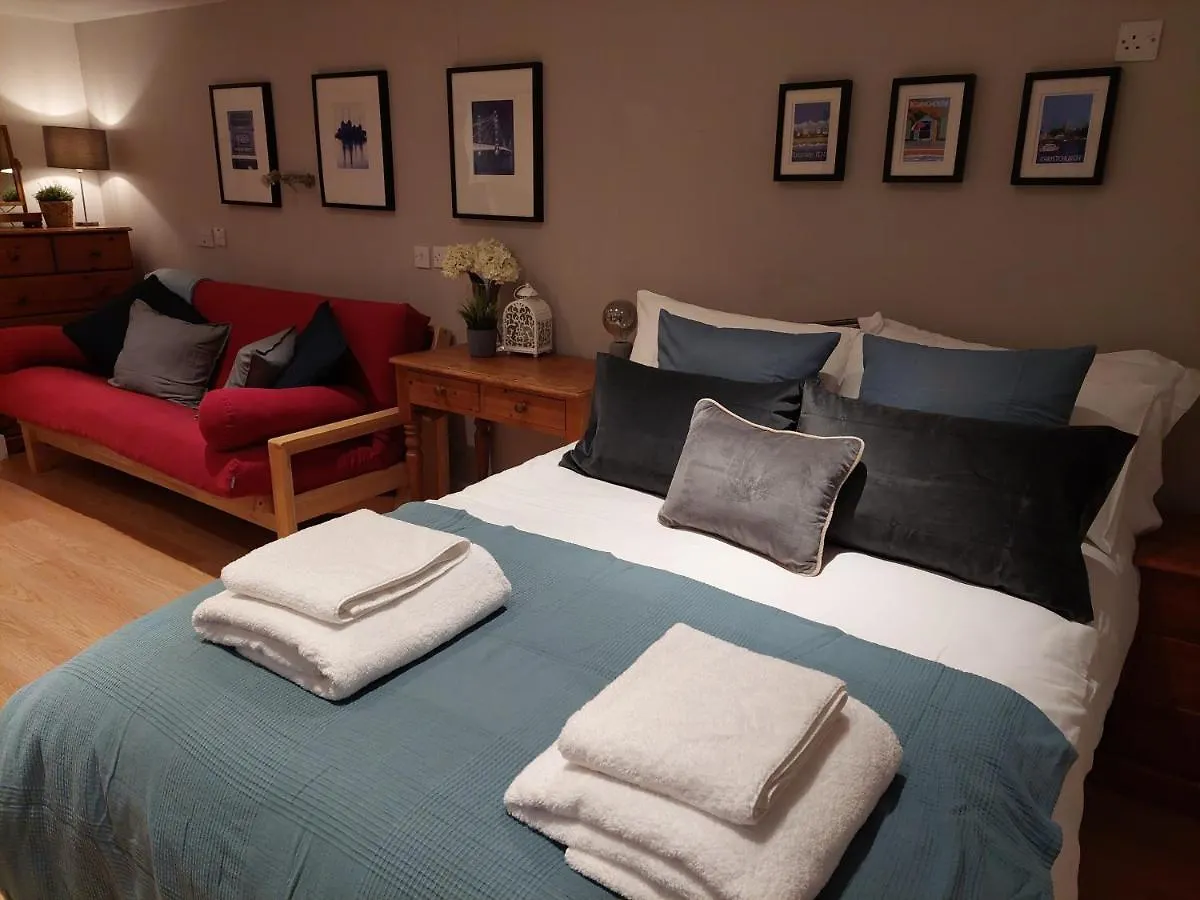 Private Garden Lodge In Christchurch, Dorset For 4 - Dogs Welcome! Holdenhurst 公寓